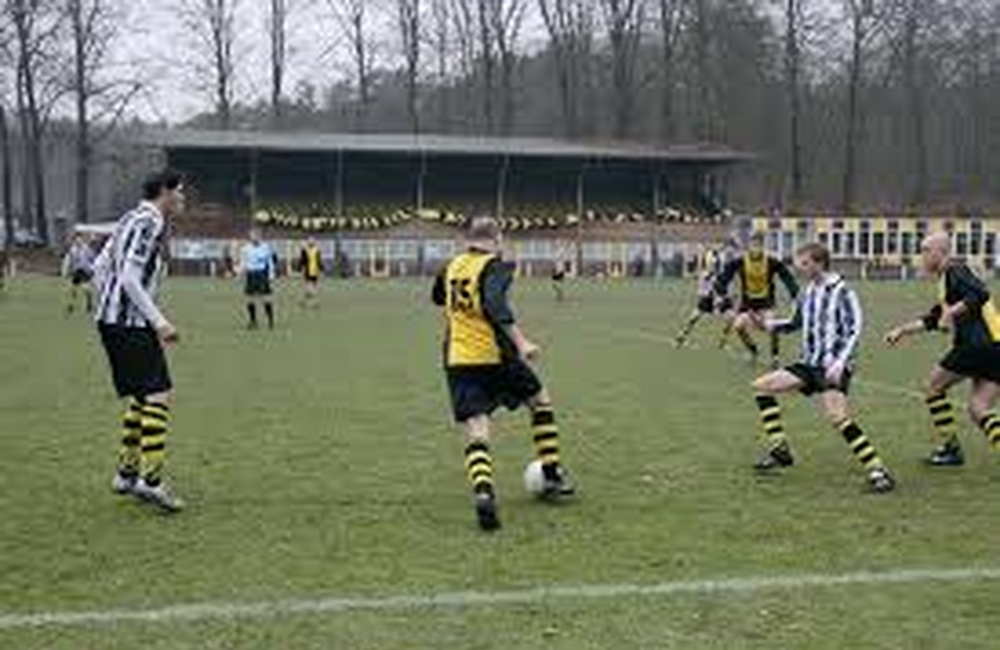 Voetballen bij sportpark Pinkenberg