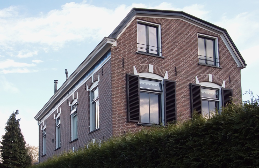 Voorgevel (Viëtorstraat 1) en rechter zijgevel gekoppelde herenhuizen - 2016