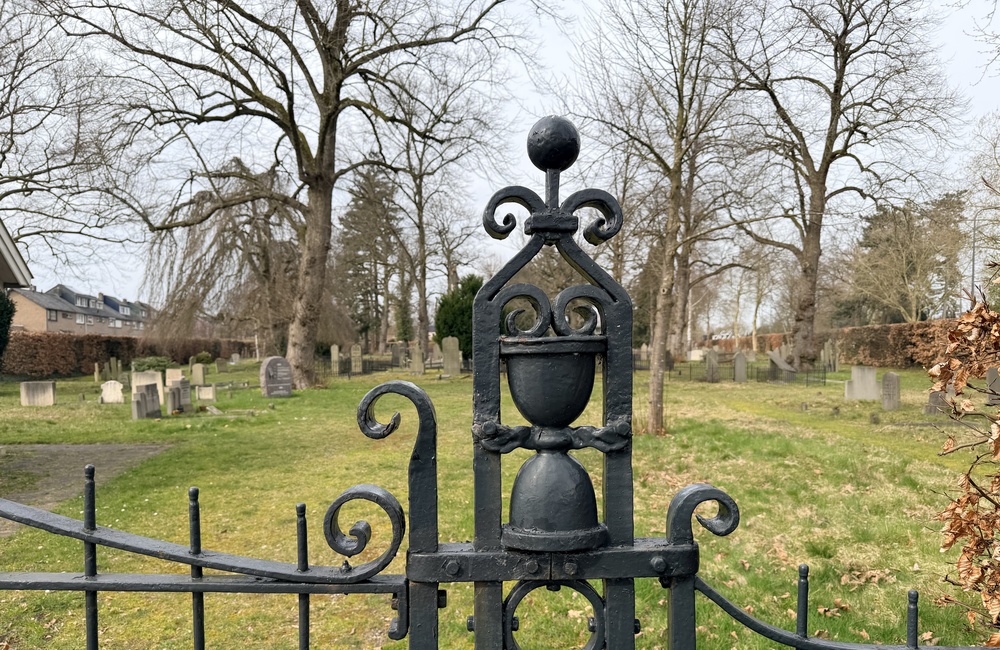 Detail toegangshet Algemene Begraafplaats Dieren