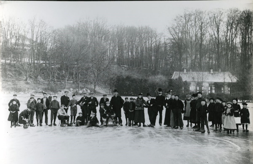 Op de kasteelvijver omstreeks 1900
