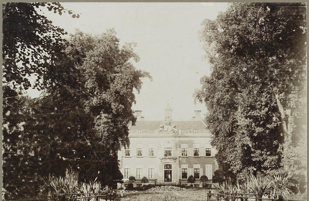 Huize Overbeek, brug tuin en voorgevel (1906)