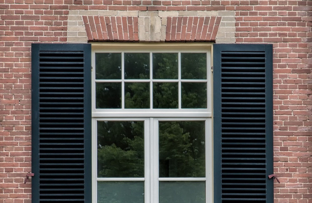 Frans balkon met gietijzeren balkonhekje - 2016