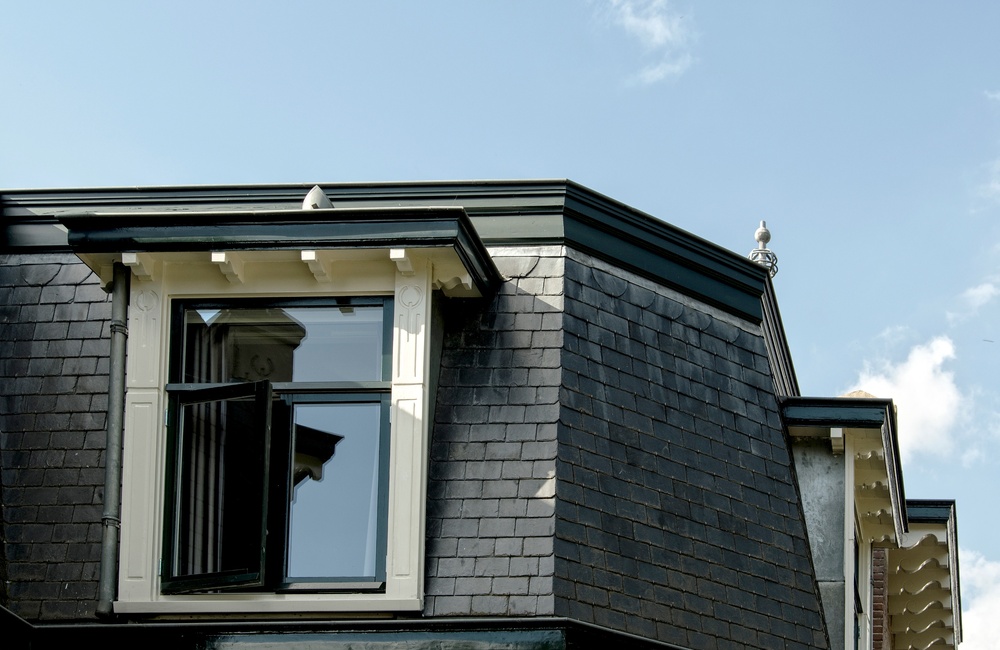 Detail afgeschuinde hoek dak met dakraam - 2016