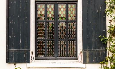Detail voorgevel links