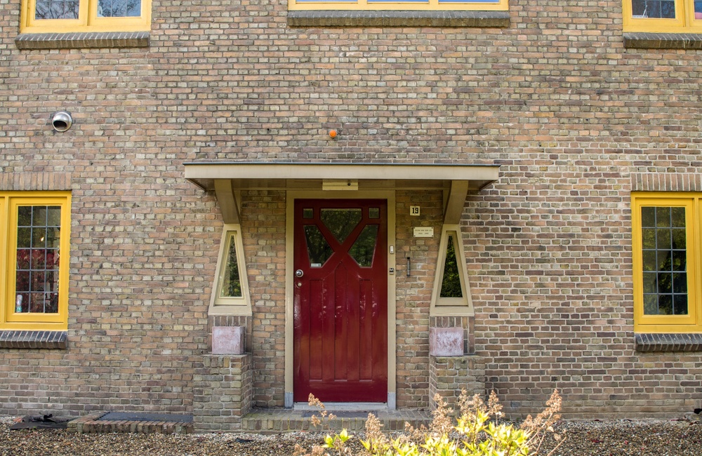 Voordeur met ruitjes in vlindervorm 2016