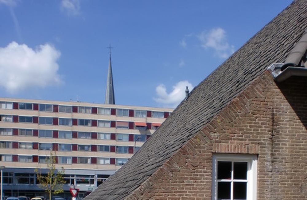 Hoekpunt met lage dakrand   - 2016