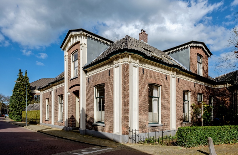 Voorgevel (Hogestraat 18) en rechter zijgevel (Kerkstraat 1) dubbel woonhuis - 2016