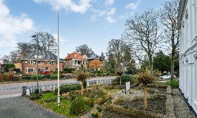 Voortuin met hekwerk
