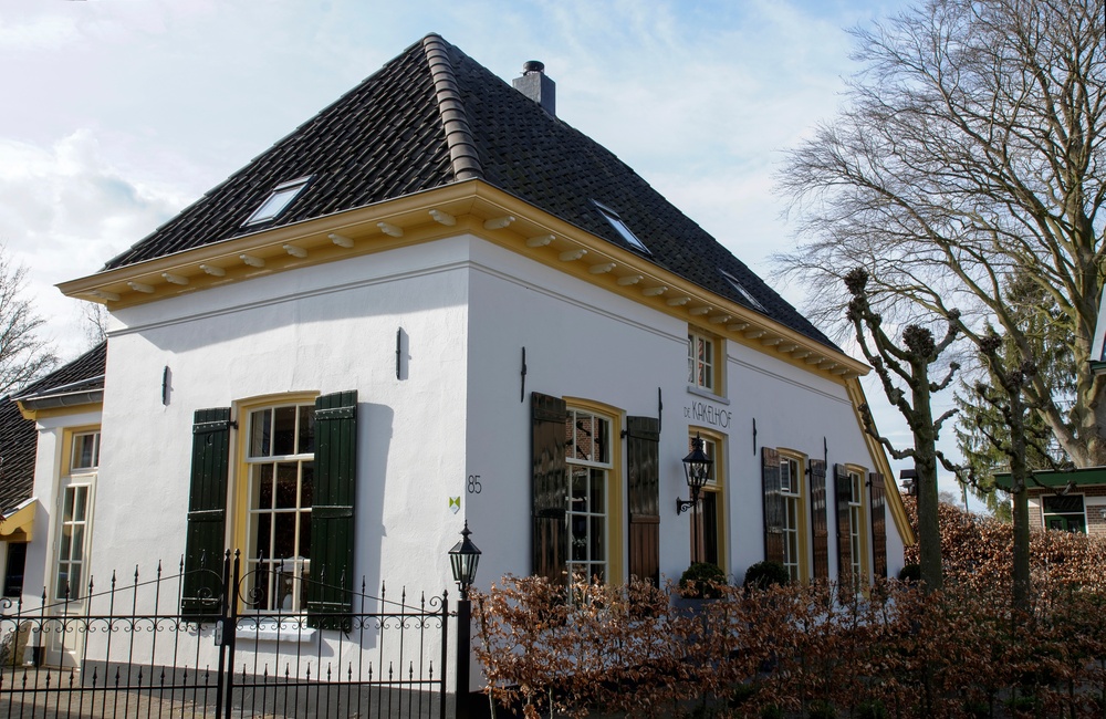 Voor- en linkerzijgevel - 2016