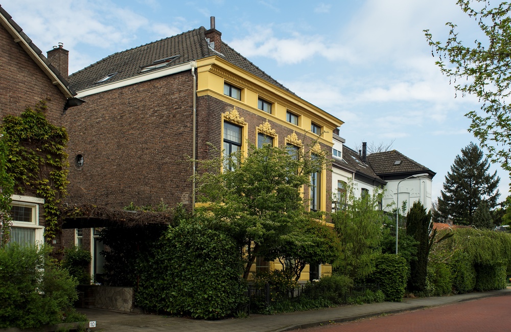 Voor- en linkerzijgevel 2016