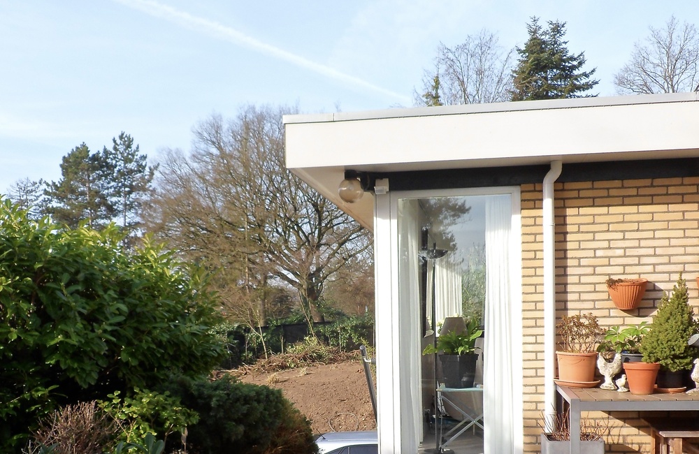 Terras oostzijde nr. 27