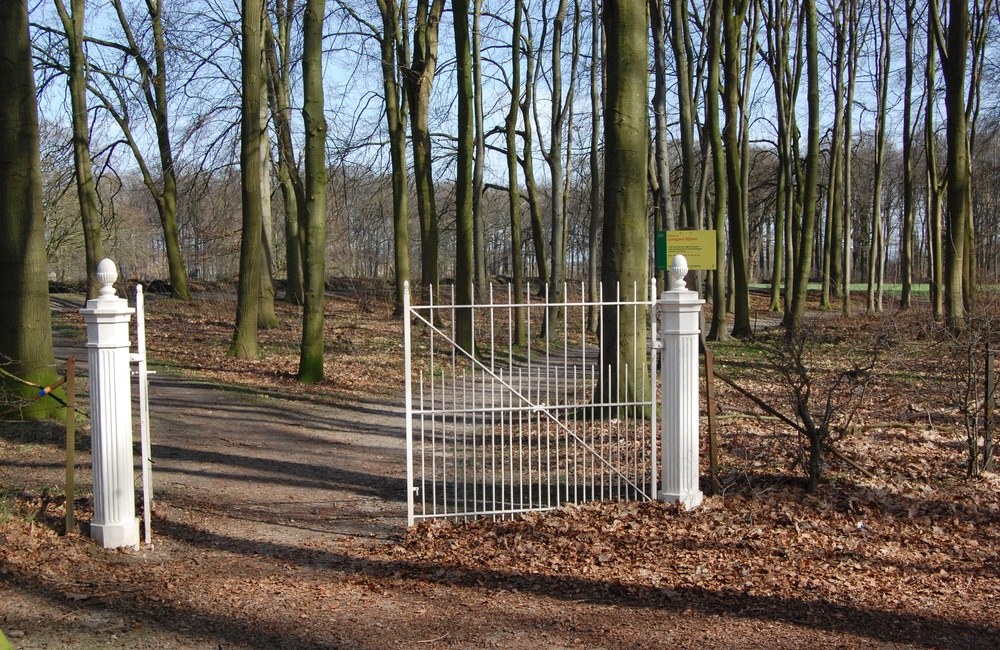 Buitenste toegangshek ten zuiden van Biljoen