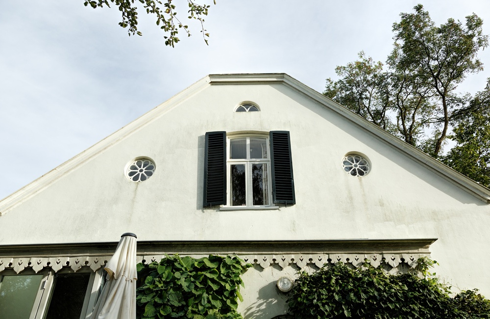 Serre en witgepleisterde gevel - 2016