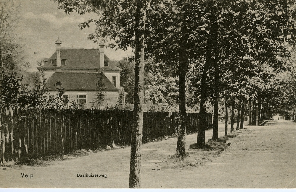 Daalhuizerweg met villa De Arnhorst
