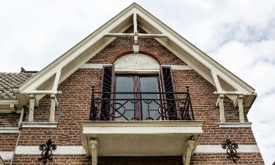 Deel voorgevel villa