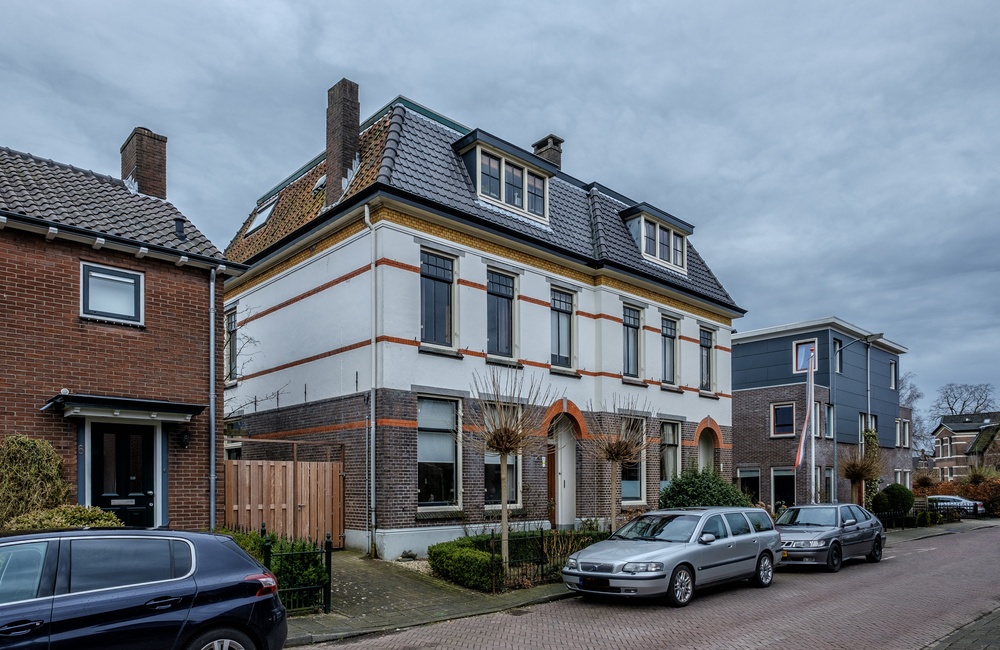 Voor en linkerzijgevel – 2016