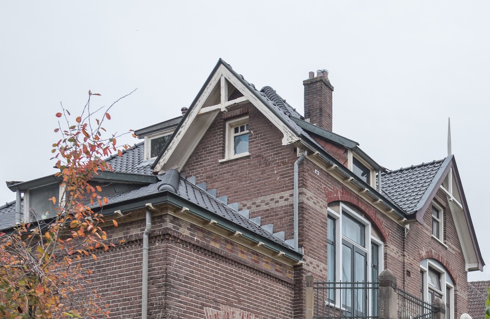 Voorgevel en linkerzijgevel villa 2016