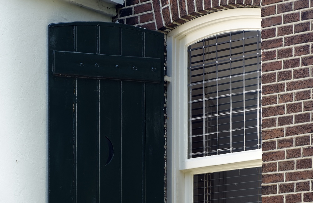 Detail raam met glas-in-lood - 2016