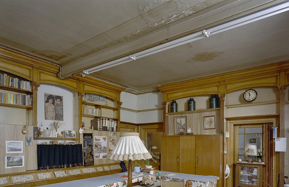 Int. woongedeelte, voorheen winkel (2001)