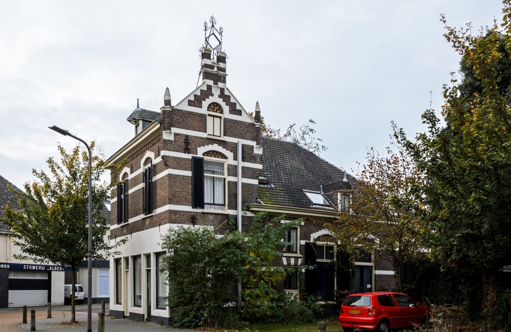 Rechter voorgevel en zijgevel 2016