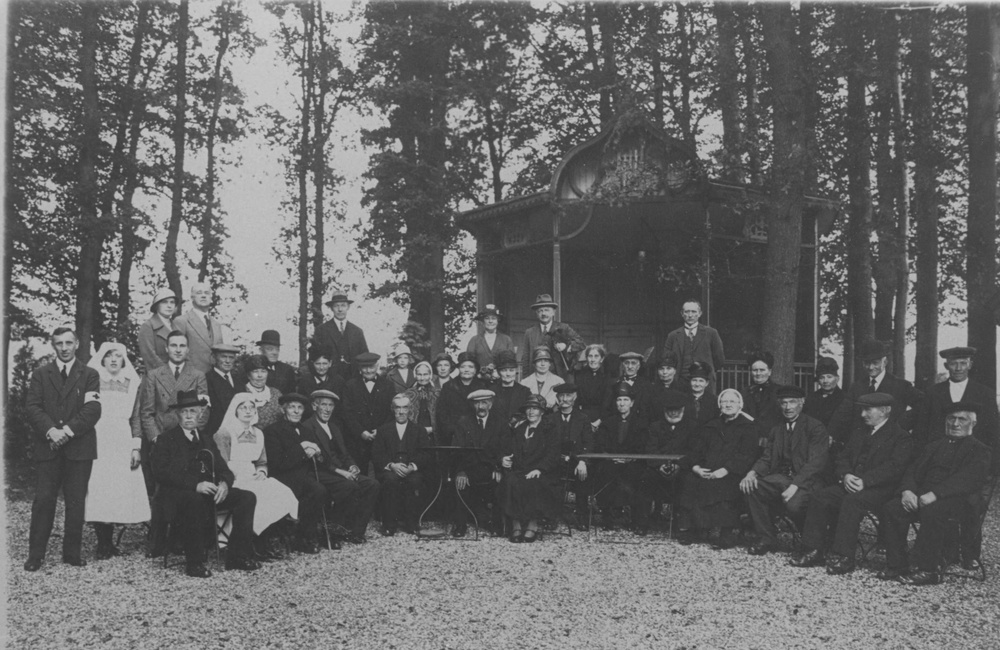 De oude muziektent in de overtuin van Hotel Brinkhorst - 1930