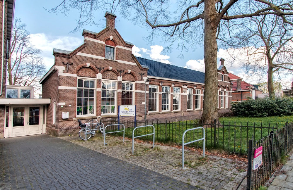 Voorgevel Emmaschool en school 1 - 2016