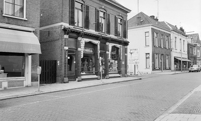 Winkels-woonhuizen Emmastraat 10-12 Velp