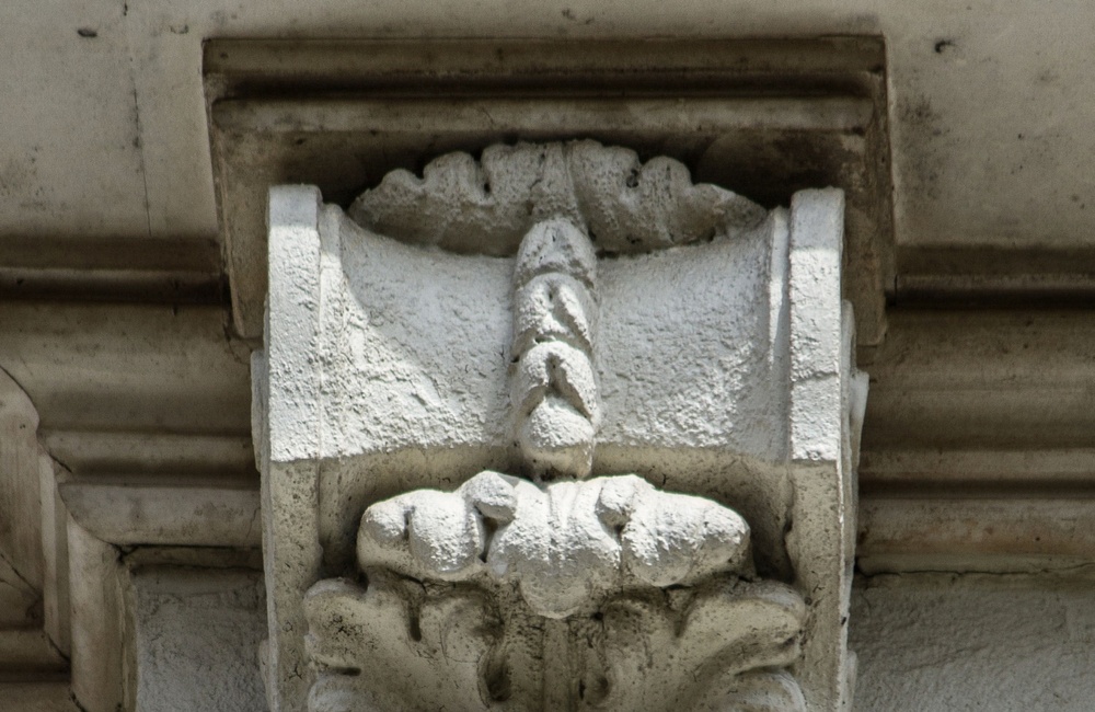 Detail elementen neoclassicistische stijl Villa Palenstein / Notenbalk - 2016