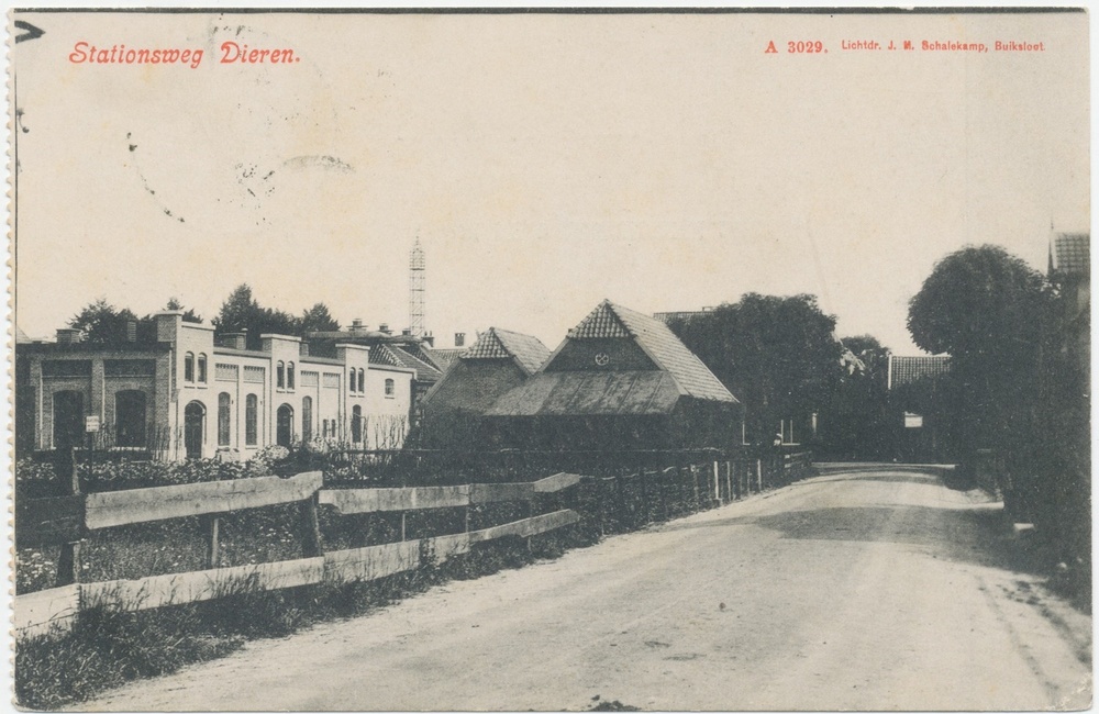 Links: de Gasfabriek aan de Middelhovenstraat - 1900-1905