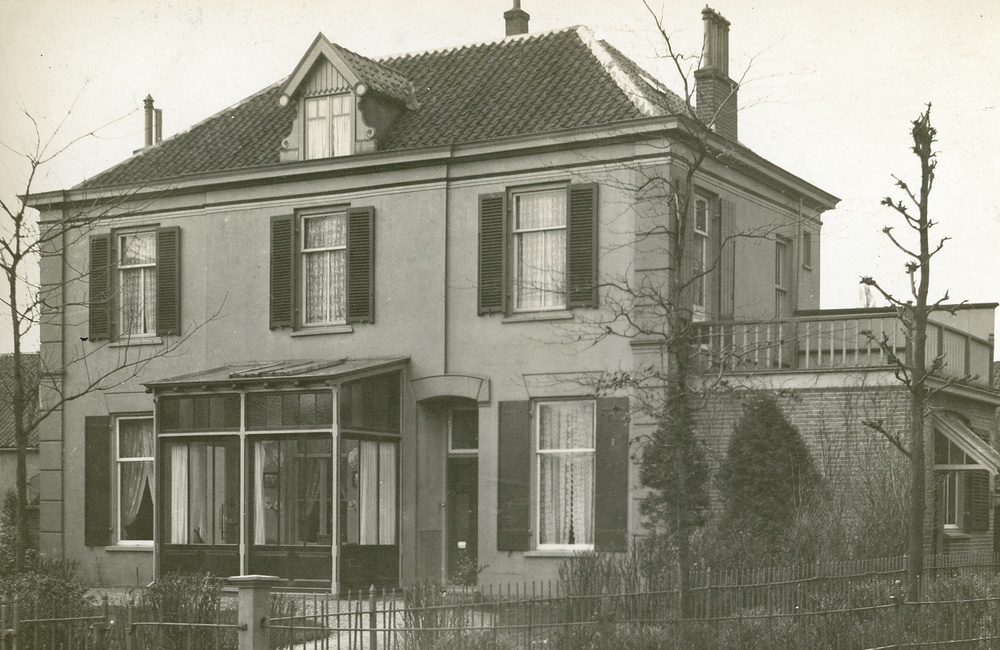 Huis Naderbij, afgebroken voor verenigingsgebouw