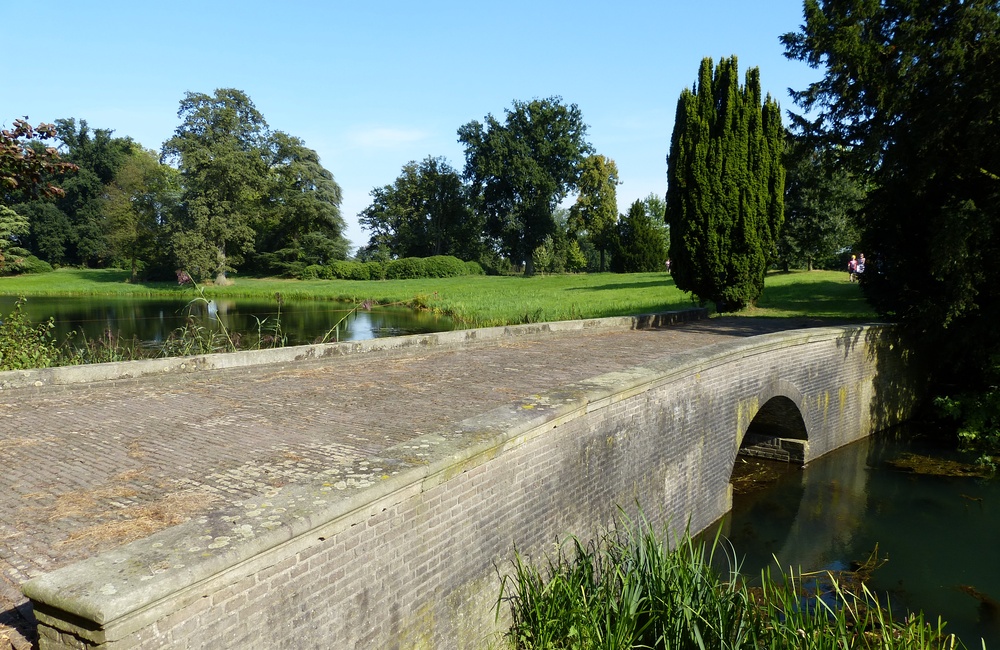 Brug op Hof te Dieren
