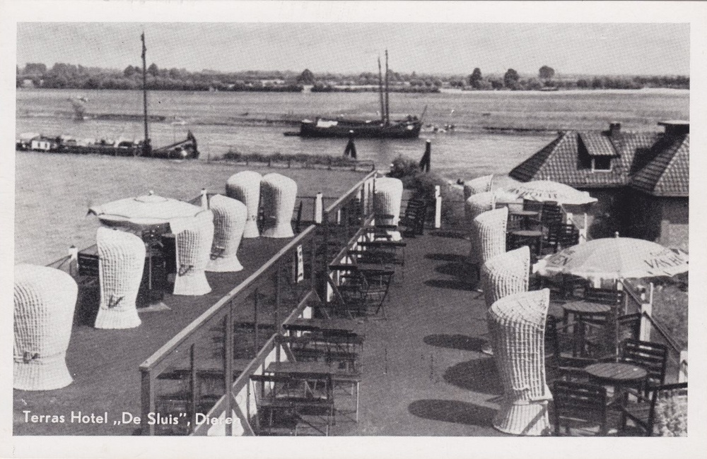 Terras Hotel De Sluis  1950-1960