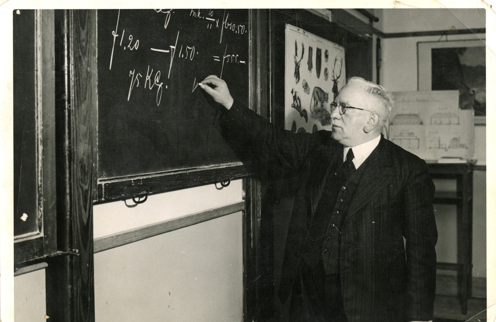 Schoolhoofd J. van Leusen 1920