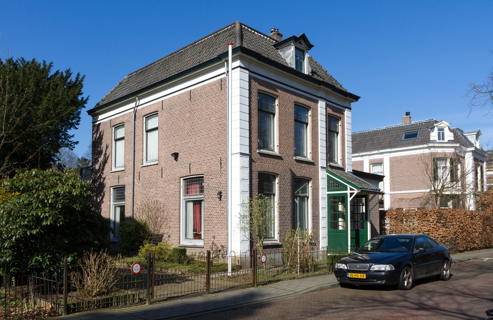 Voor- en linkerzijgevel - 2016