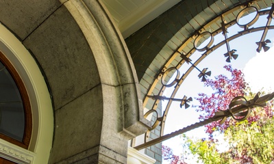 Detail ingangsportiek