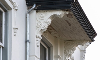 Detail voorgevel villa