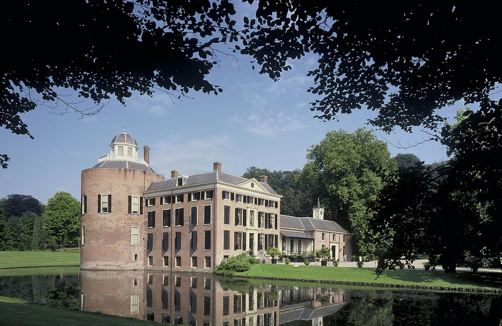 Overzicht van de zuid- en oostgevel - 2000