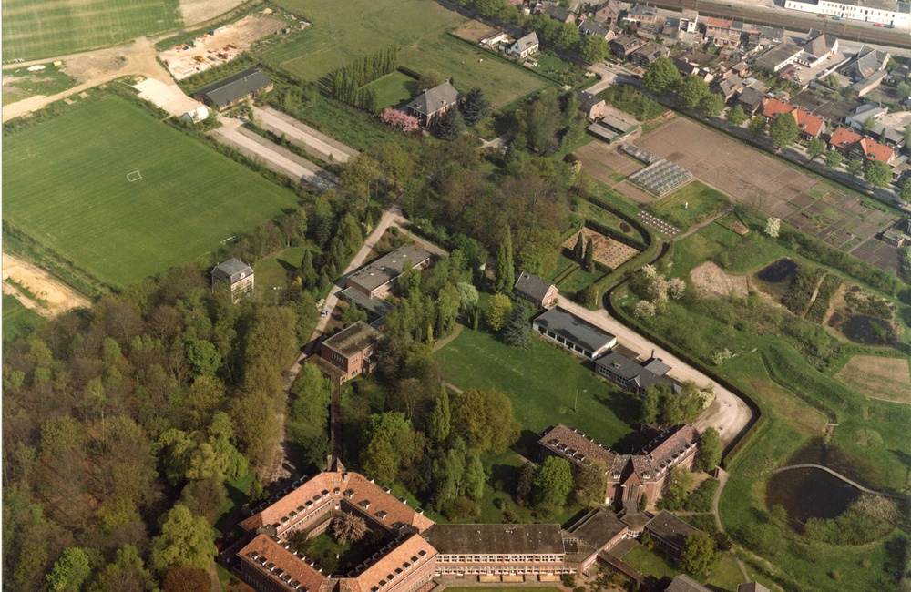Luchtfoto Landgoed Larenstein - ca 1990