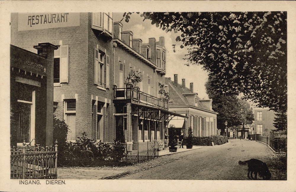 Hotel-Restaurant De Kroon met aanbouw - 1924.