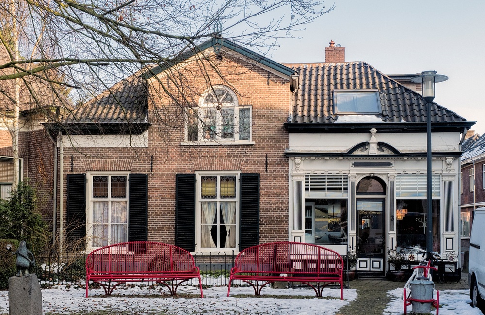 Voorgevel met pleintje – 2017