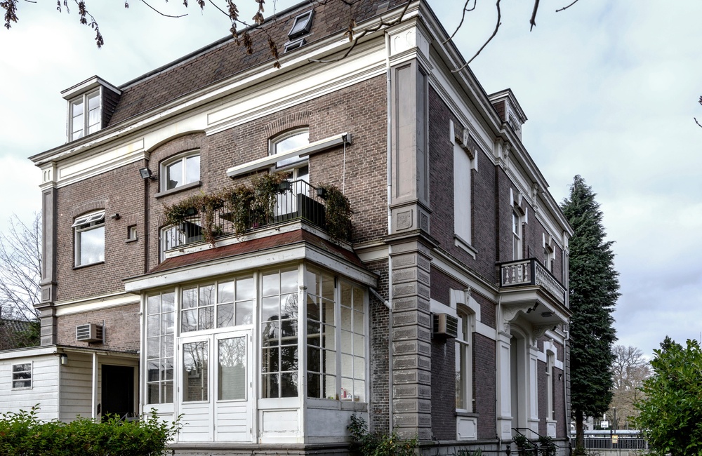 Voor- en linker zijgevel Villa den Hof 2016
