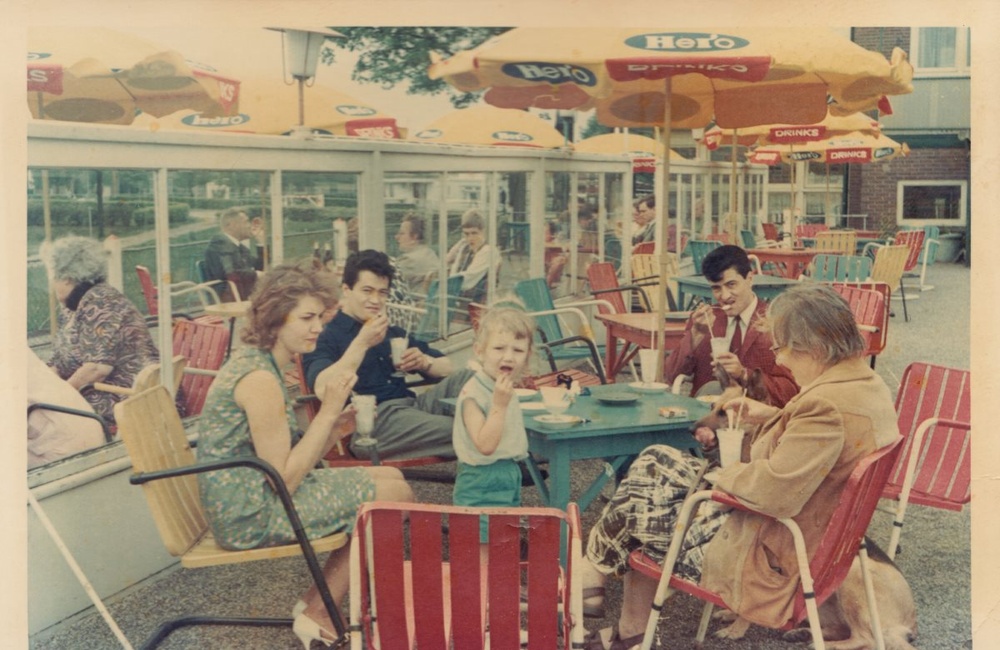 Terras Hotel-Café-Rest. De Sluis 1968