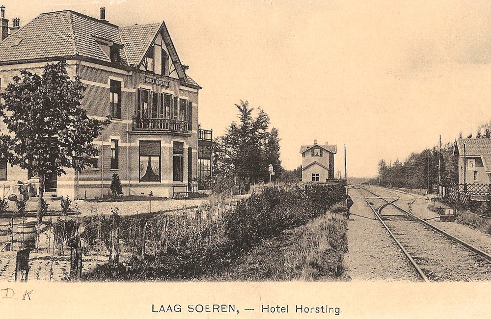 Hotel De Horsting, spoorstation en blokwachtershuisje - 1940