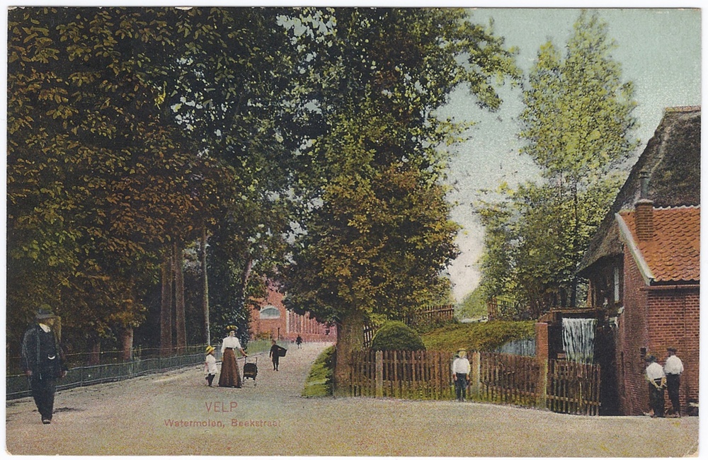 Beekstraat met watermolen 1914