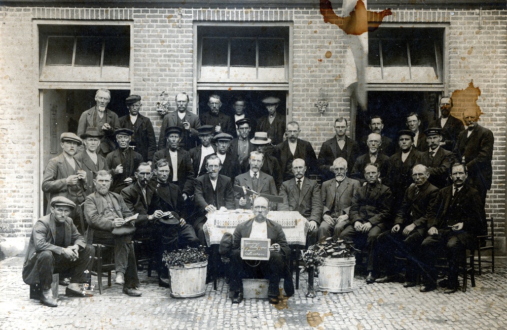 Opening Schippersbeurs Dieren - ca 1917, in een aanbouw aan de rechterzijde van Lagestraat 69