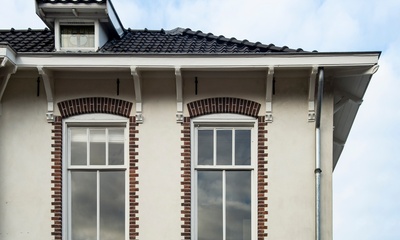 Detail voorgevel etage