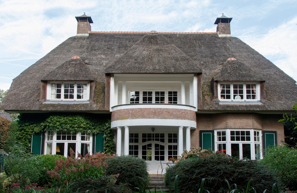 Voorzijde met halfrond balkon - 2016