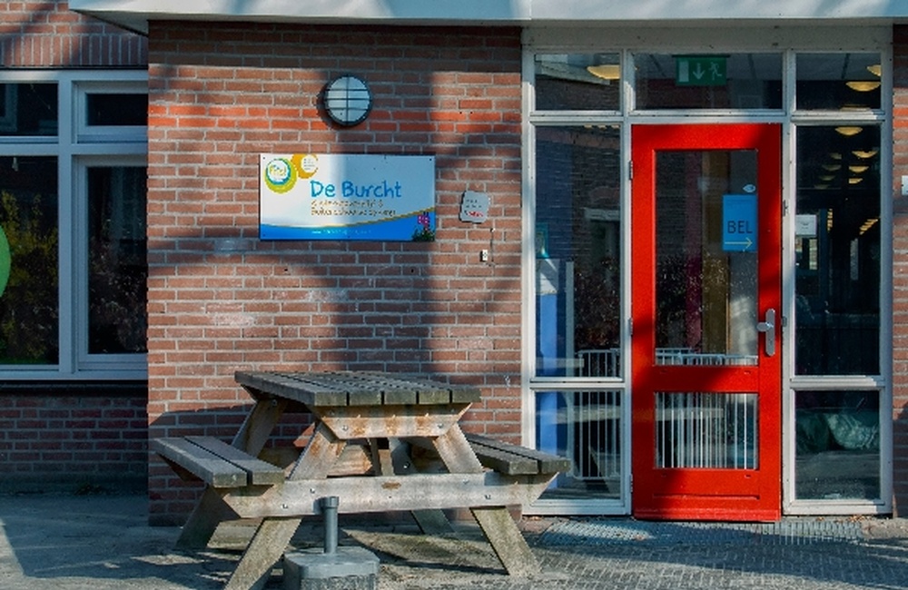 Ingang De Burcht Emmaschool en school 1 - 2016