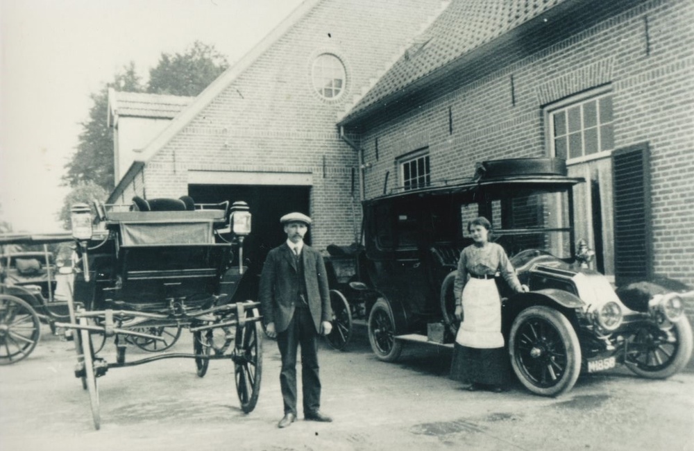 Koets en autoverhuurbedrijf Hazelaar - 1931