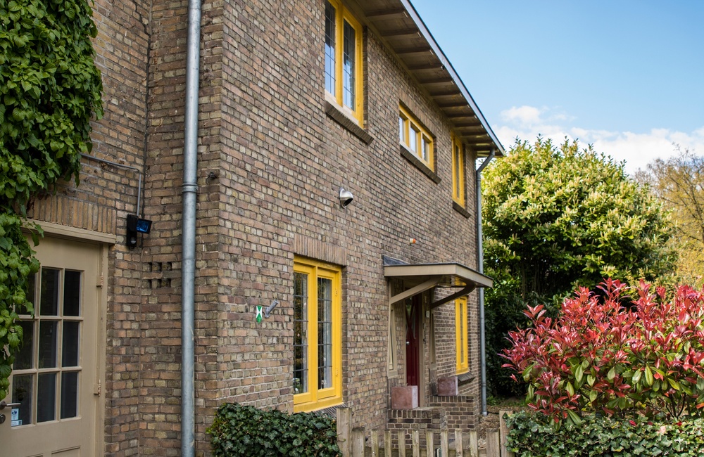 Detail met voorgevel en voordeur 2016